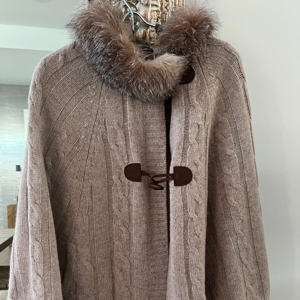 Stunning Cape -100% Cashmere Wool, 100% Laine -Blue Fox Fur Collar- One …